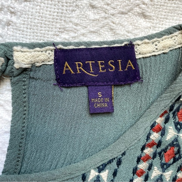 $5 or 3/$10 Teal Embroidered Flutter Sleeve Dress Size Small - Picture 3 of 4